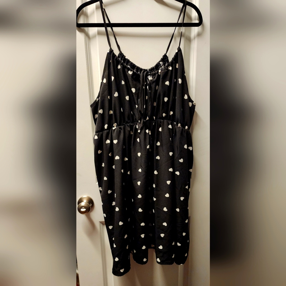 SHEIN VCAY Plus Heart Print Knot Front Cami Dress